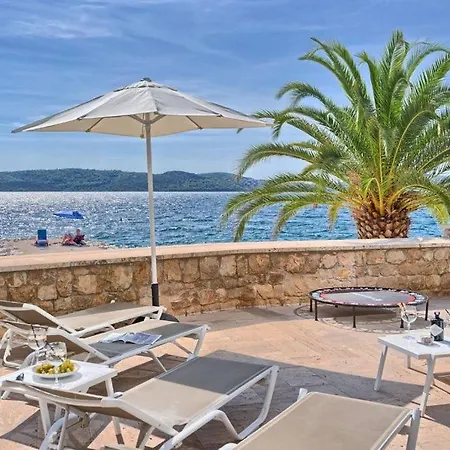 Tatinja A6 Village * Trogir